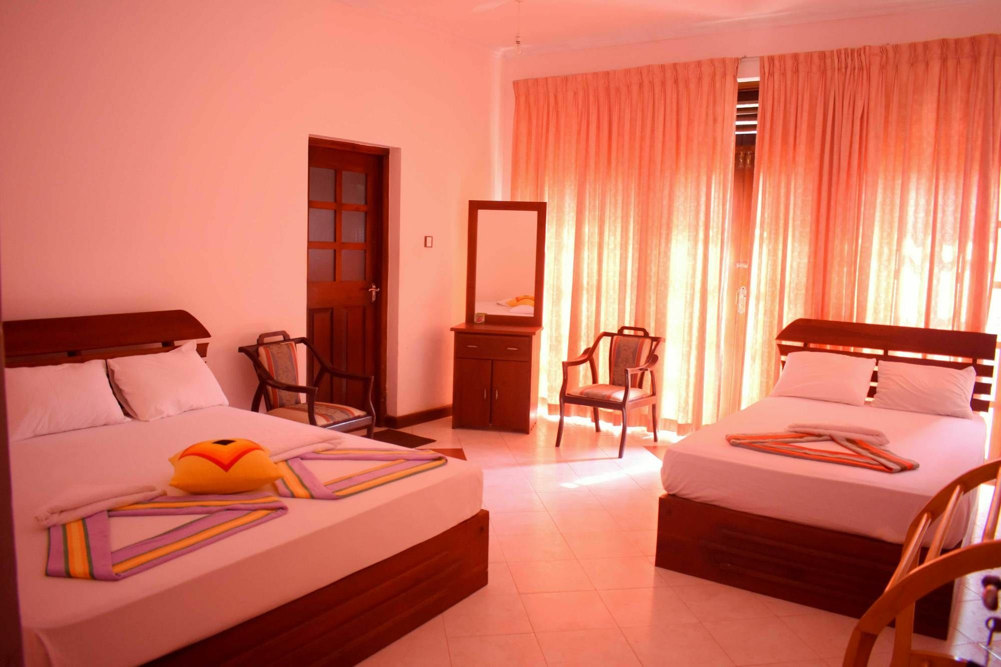 Lion Rest Hotel Anuradhapura Exterior photo